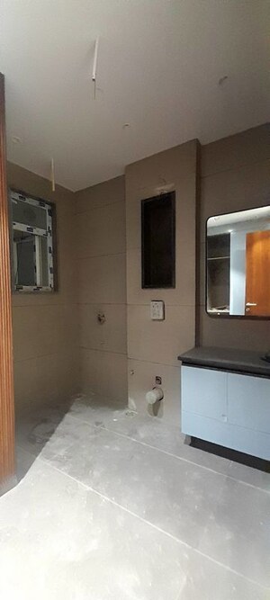 Room in 3 BHK Builder Floor at Palam Vihar – for Sale