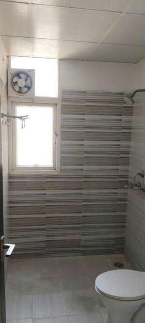 Room in 2 BHK Apartment at Hawelia Valencia Homes, Sector 1 Greater Noida – for Rent