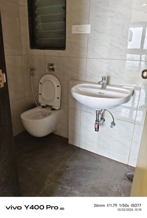 Bathroom in 2.5 BHK Apartment at Sheth Auris Bliss, Malad West – for Rent