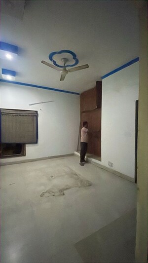 Room in 4 BHK Apartment at Kalkaji – for Sale