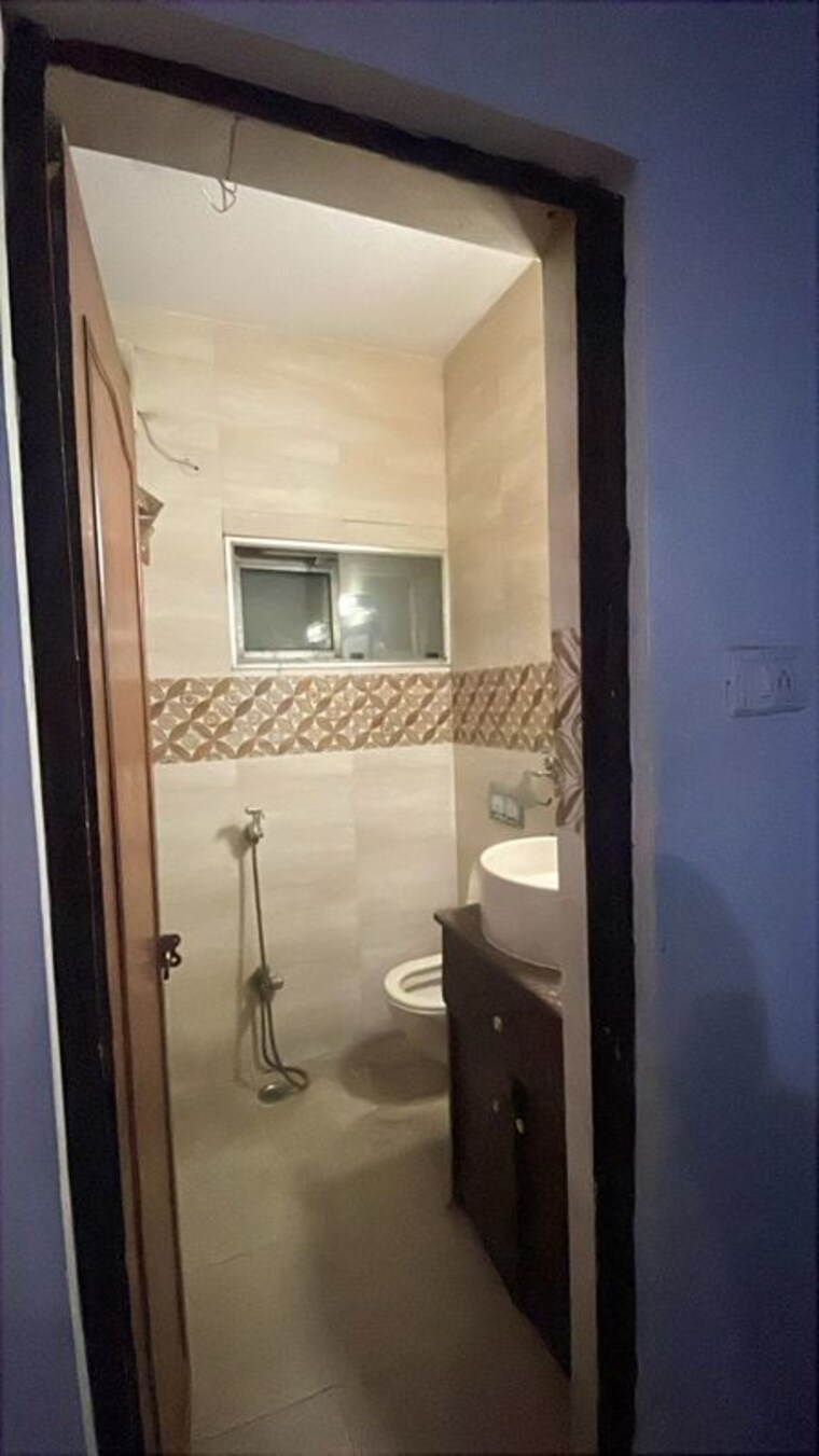 Bathroom, kalkaji 4 Bedroom 2000 Sq.Ft. Apartment In Kalkaji Delhi 10329020