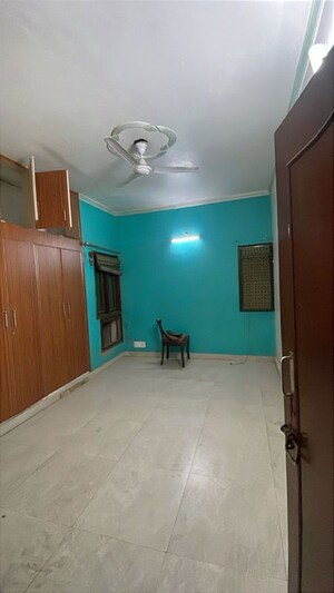 Room in 4 BHK Apartment at Kalkaji – for Sale