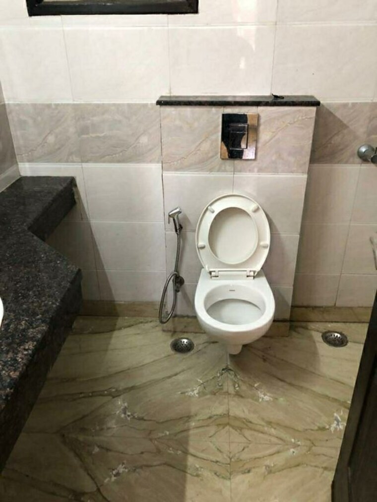Bathroom, south city 2 3 Bedroom 1500 Sq.Ft. Builder Floor In South City 2 Gurgaon 10329018