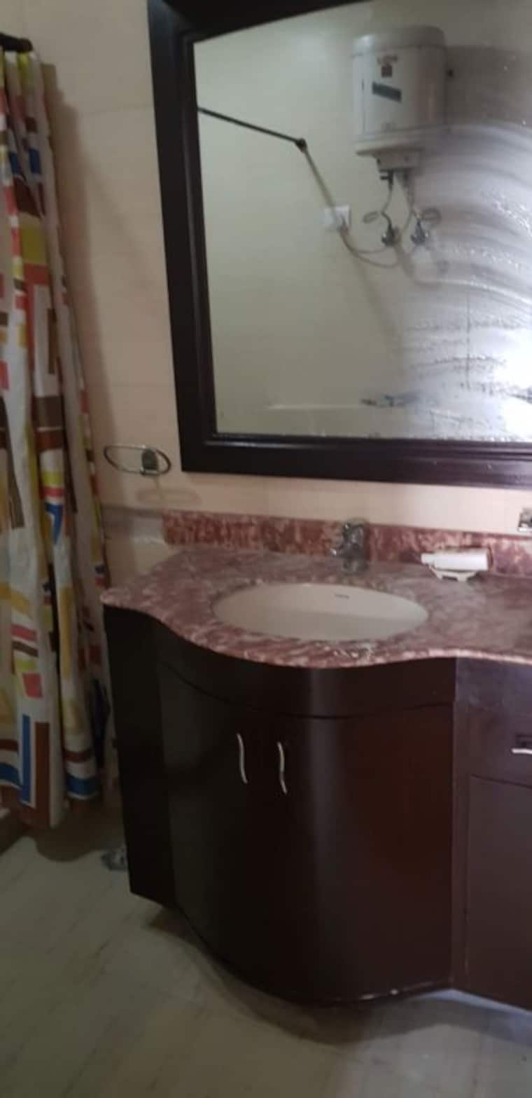 Attached Bathroom, new friends colony 4 Bedroom 2000 Sq.Ft. Builder Floor In New Friends Colony Delhi 10329022