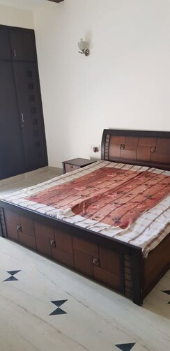 4 BHK + Servant Room Builder Floor For Rent in New Friends Colony
