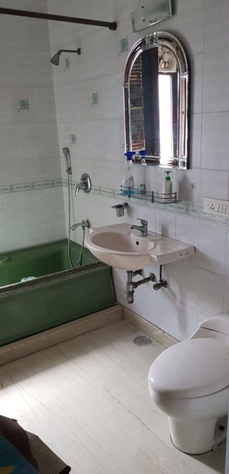 Bathroom, new friends colony 4 Bedroom 2000 Sq.Ft. Builder Floor In New Friends Colony Delhi 10329022