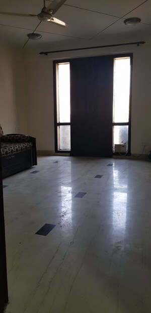 Room in 4 BHK Builder Floor at New Friends Colony – for Rent
