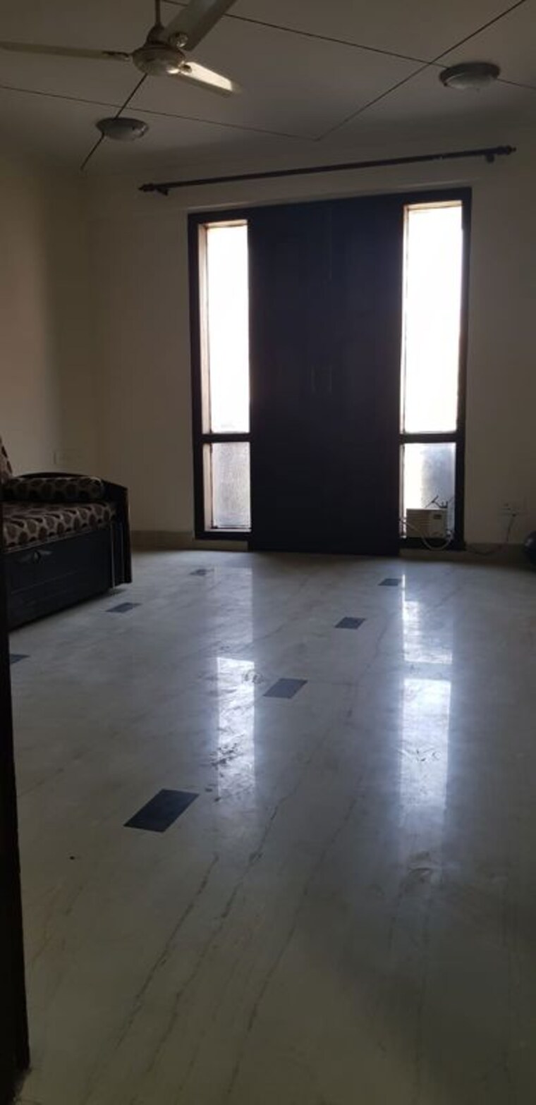 Room, new friends colony 4 Bedroom 2000 Sq.Ft. Builder Floor In New Friends Colony Delhi 10329022