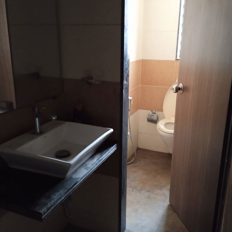 Bathroom, goregaon east Commercial Office Space 3451 Sq.Ft. In Goregaon East Mumbai 10329038