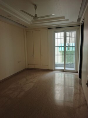 Room in 4 BHK Builder Floor at Defence Colony – for Rent