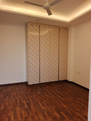 Room in 4 BHK Builder Floor at Defence Colony – for Rent