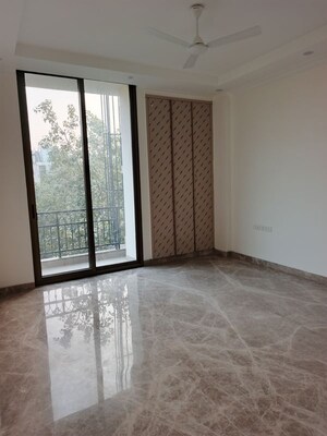Room in 4 BHK Builder Floor at Defence Colony – for Rent