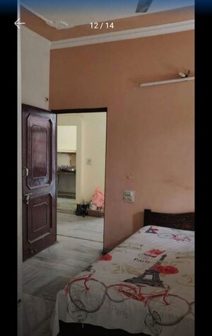 Room in 2 BHK Builder Floor at Sector 50 – for Rent