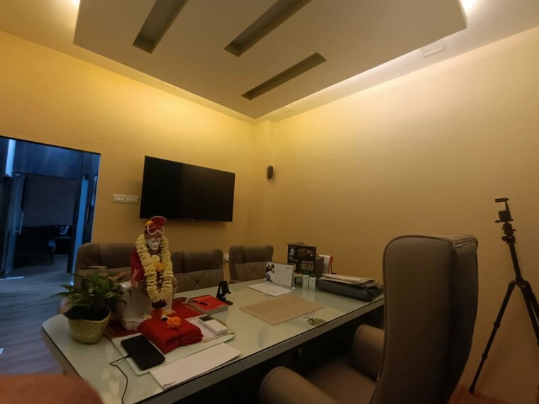 Team Area, express-zone Commercial Office Space 8000 Sq.Ft. In Malad East Mumbai 10329112
