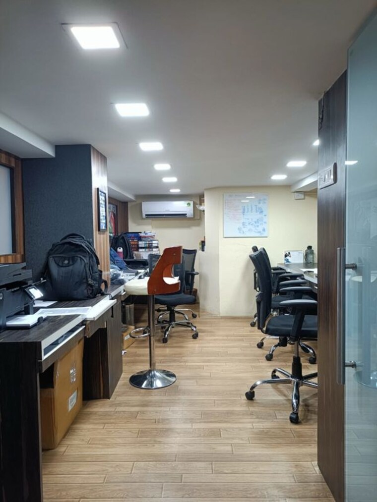 Team Area, express-zone Commercial Office Space 8000 Sq.Ft. In Malad East Mumbai 10329112