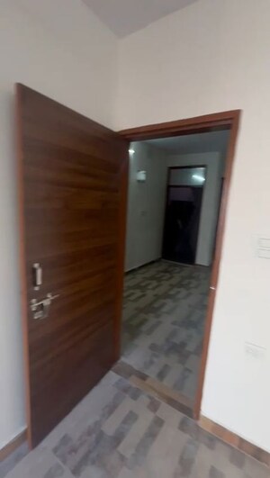 Room in 2 BHK Independent House at Dwarka Mor – for Rent