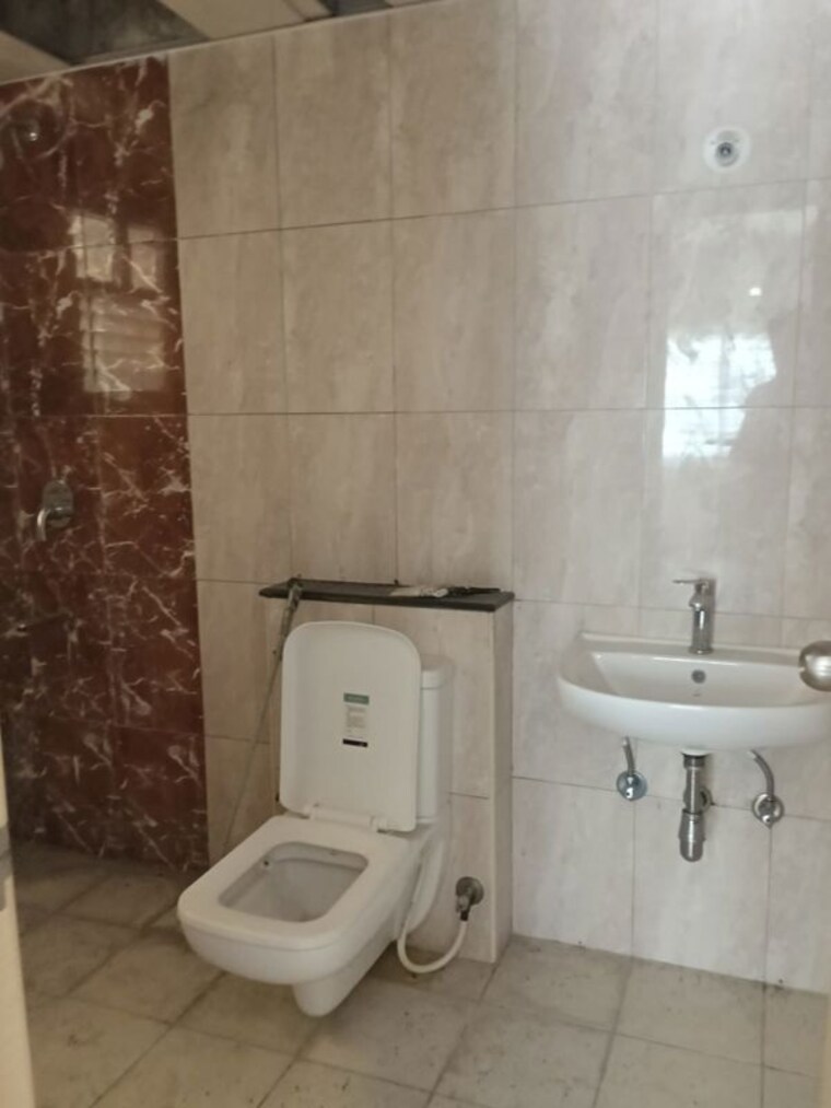 Bathroom, mantri-serenity 2 Bedroom 1010 Sq.Ft. Apartment In Kanakapura Road Bangalore 10329147