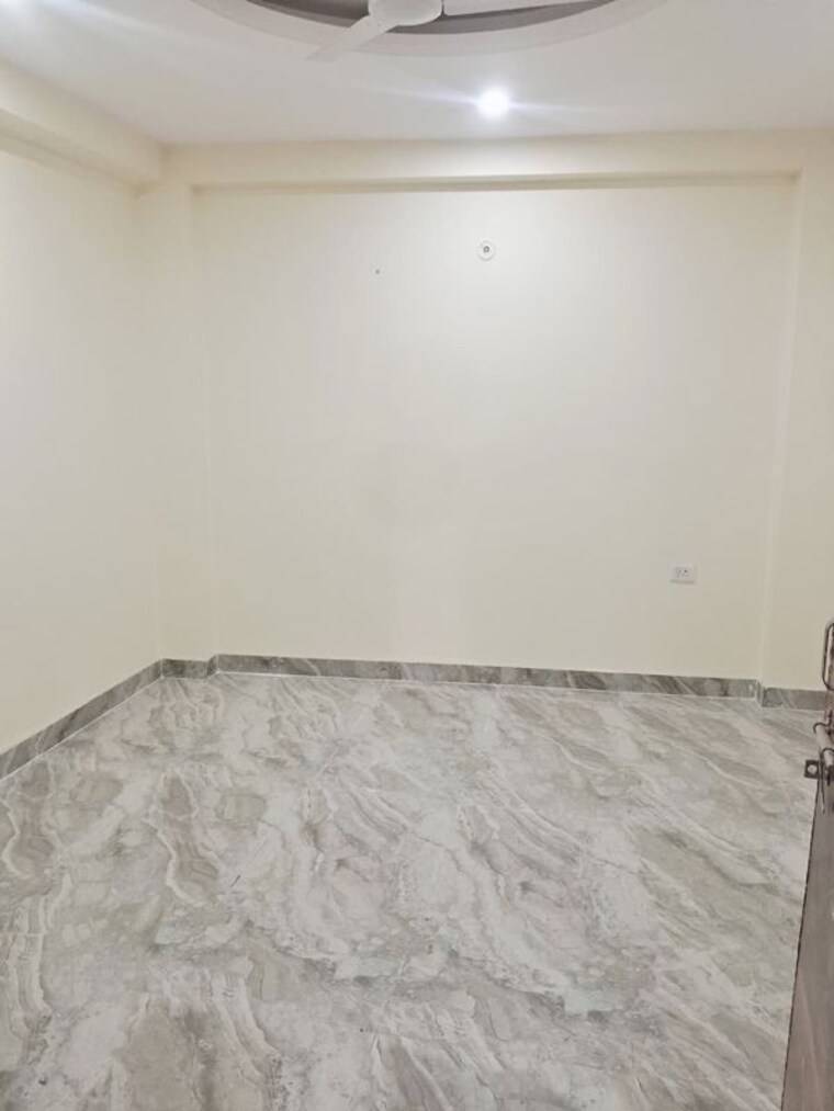 Room, baraula 2 Bedroom 82 Sq.Yd. Builder Floor In Baraula Noida 10329188