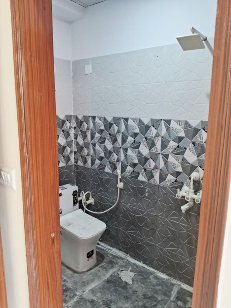 Bathroom, baraula 2 Bedroom 82 Sq.Yd. Builder Floor In Baraula Noida 10329188