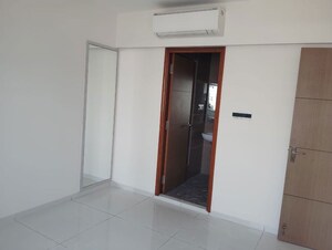 Room in 3 BHK Apartment at Golden Tulip Kondapur, Kondapur – for Rent