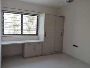 Room in 3 BHK Apartment at Golden Tulip Kondapur, Kondapur – for Rent