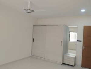 Room in 3 BHK Apartment at Golden Tulip Kondapur, Kondapur – for Rent