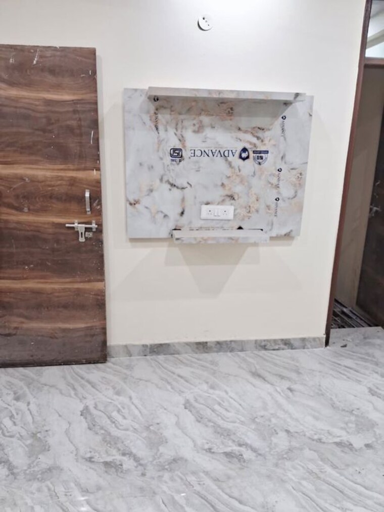 Room, baraula 1 Bedroom 45 Sq.Yd. Builder Floor In Baraula Noida 10329197