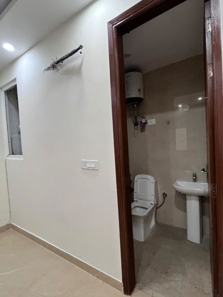 Bathroom, chattarpur 2 Bedroom 850 Sq.Ft. Builder Floor In Chattarpur Delhi 10329220
