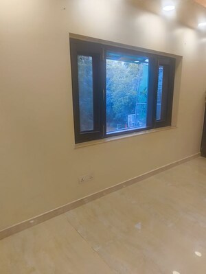 Room in 3 BHK Apartment at Vasant Kunj – for Sale