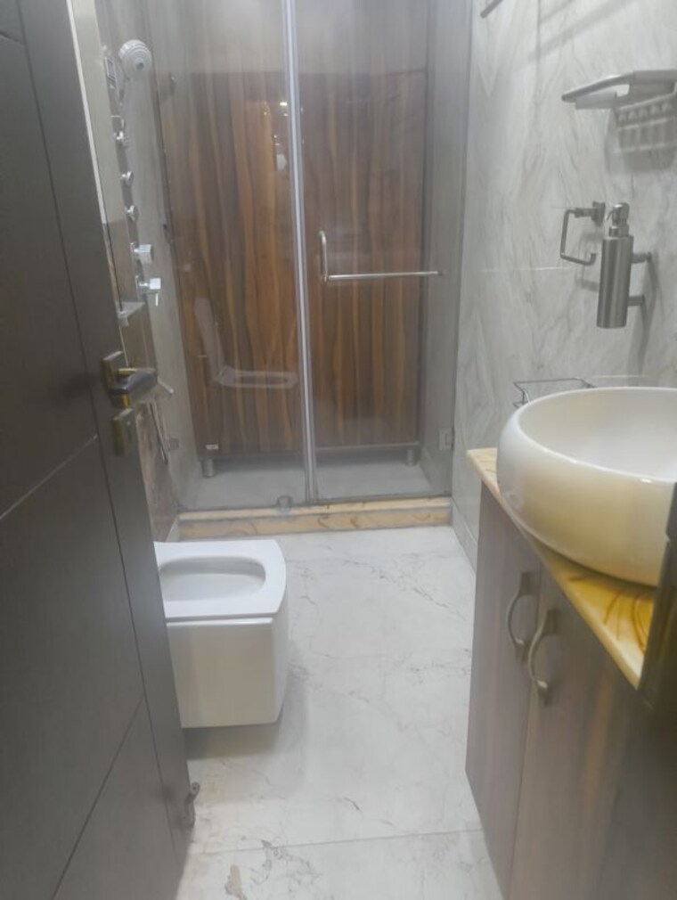 Bathroom, vasant kunj 3 Bedroom 1800 Sq.Ft. Apartment In Vasant Kunj Delhi 10329230