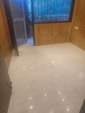 Room in 3 BHK Apartment at Vasant Kunj – for Sale