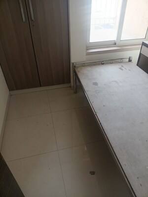 Room in 2.5 BHK Apartment at Pride Presidency Luxuria, Ghodbunder Road – for Sale