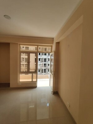 Room in 2.5 BHK Apartment at Supertech Eco Village II, Sector 16b Greater Noida – for Rent