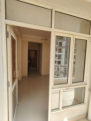 Room in 2.5 BHK Apartment at Supertech Eco Village II, Sector 16b Greater Noida – for Rent