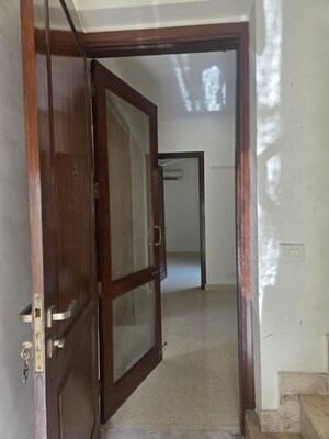 4 BHK Builder Floor – Entrance View at Defence Colony - for Rent