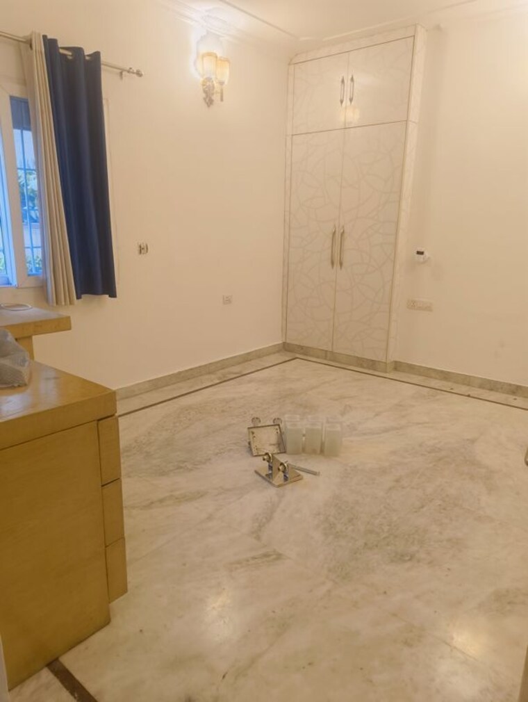 Room, vasant kunj 3.5 Bedroom 2400 Sq.Ft. Apartment In Vasant Kunj Delhi 10082854