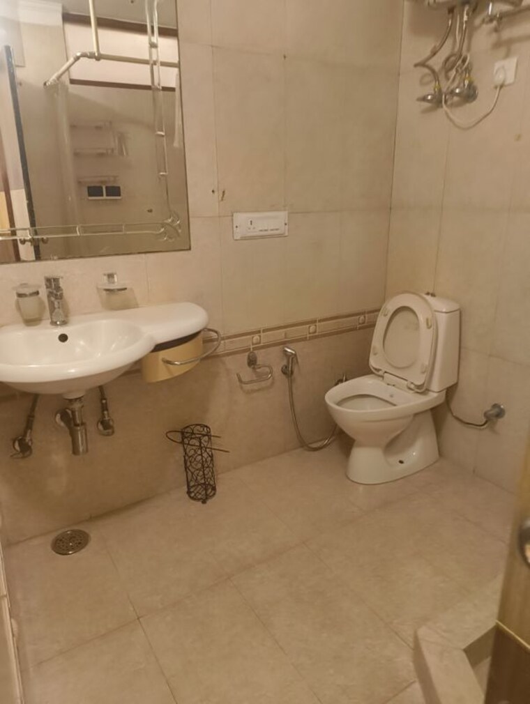 Bathroom, vasant kunj 3.5 Bedroom 2400 Sq.Ft. Apartment In Vasant Kunj Delhi 10082854