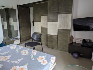 Team Area in 2 BHK Apartment at Madhushri Apartment, Goregaon East – for Sale