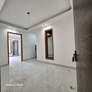 Room in 1 BHK Builder Floor at Saket – for Rent