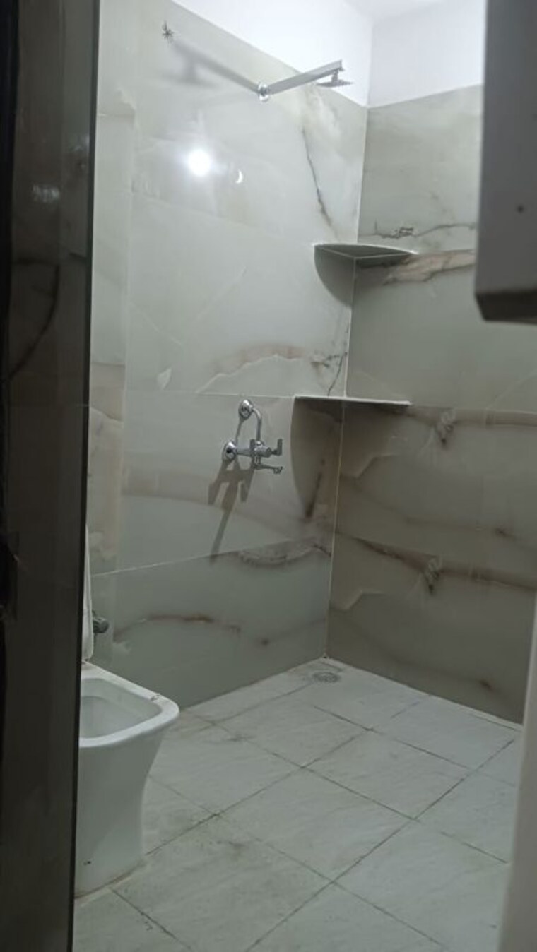 Bathroom, mohyal colony 3 Bedroom 204 Sq.Yd. Builder Floor In Mohyal Colony Gurgaon 10329314