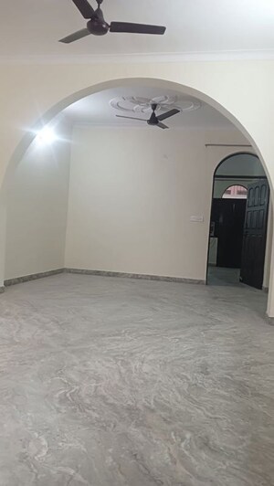 Room in 3 BHK Builder Floor at Mohyal Colony – for Rent
