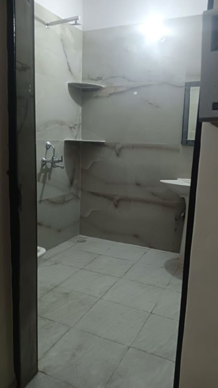 Bathroom, mohyal colony 3 Bedroom 204 Sq.Yd. Builder Floor In Mohyal Colony Gurgaon 10329314
