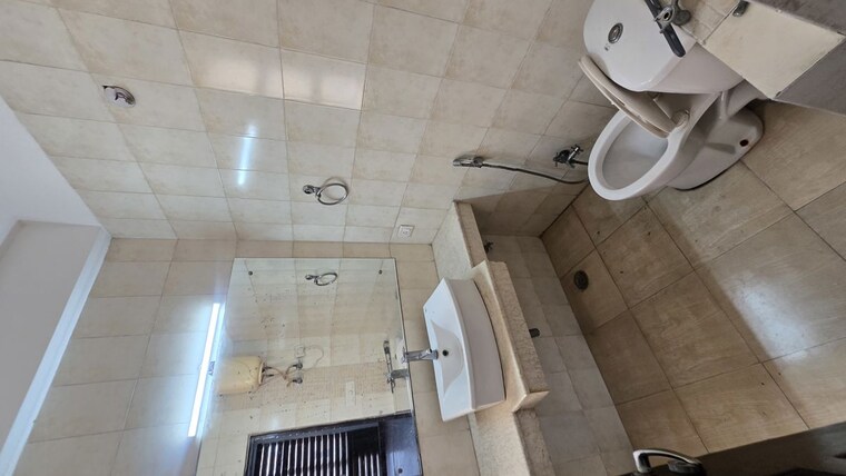 Bathroom, eldeco-green-meadows 3 Bedroom 1840 Sq.Ft. Apartment In Pi Greater Noida Greater Noida 10329316