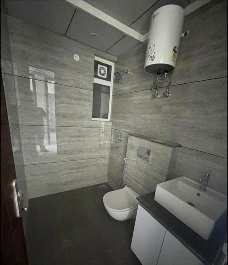 Bathroom, aura-gazania 3 Bedroom 1600 Sq.Ft. Apartment In Nabha Zirakpur 10329345