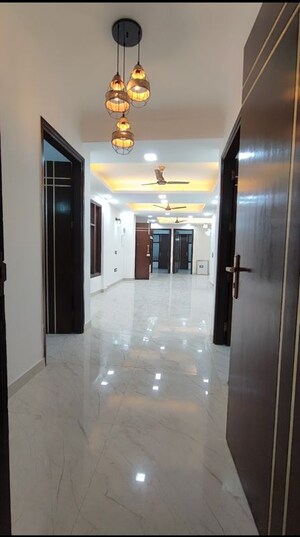 Building Lobby in 4 BHK Builder Floor at Palm Residency Chhatarpur, Chattarpur – for Rent