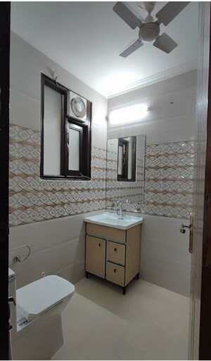 Room in 4 BHK Builder Floor at Palm Residency Chhatarpur, Chattarpur – for Rent