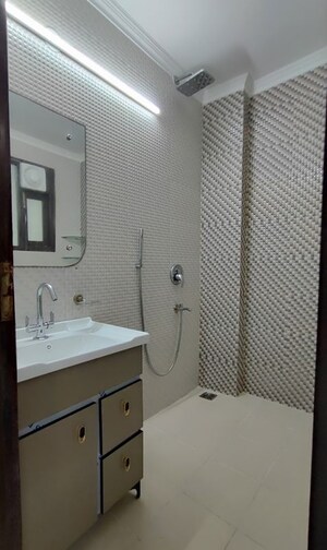 Bathroom in 4 BHK Builder Floor at Palm Residency Chhatarpur, Chattarpur – for Rent
