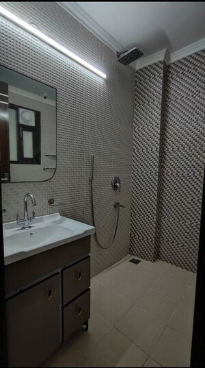 Bathroom in 4 BHK Builder Floor at Palm Residency Chhatarpur, Chattarpur – for Rent