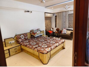 Bedroom in 3 BHK Apartment at Santacruz West – for Rent