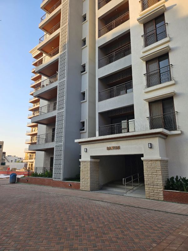 2 BHK 1400 Sq.Ft. Apartment in Centreo 